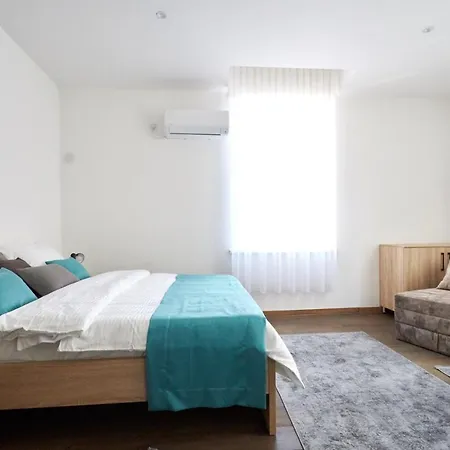 Otel With Breakfast Revolucija Saraybosna