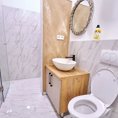 With Breakfast Revolucija