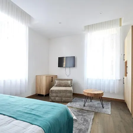 With Breakfast Revolucija *