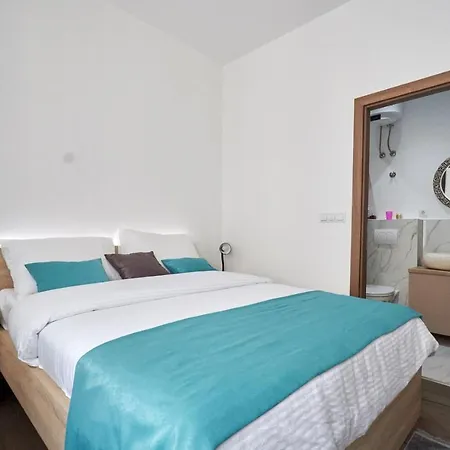 With Breakfast Revolucija Saraybosna