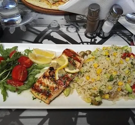 With Breakfast Revolucija Otel *