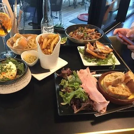 With Breakfast Revolucija